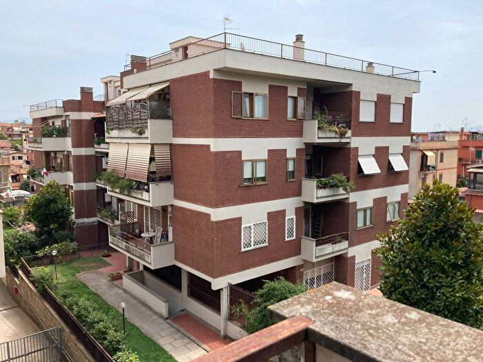 Appartamento quadrilocale in affitto in Via Giulio Frascheri, Labaro, Roma