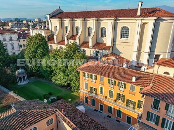 Appartamento con 5 locali in vendita in Corso Martiri della Libertà, Brescia