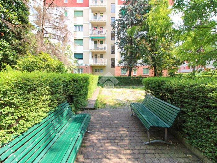 Appartamento trilocale in affitto in Via salvemini, Comasina, Milano