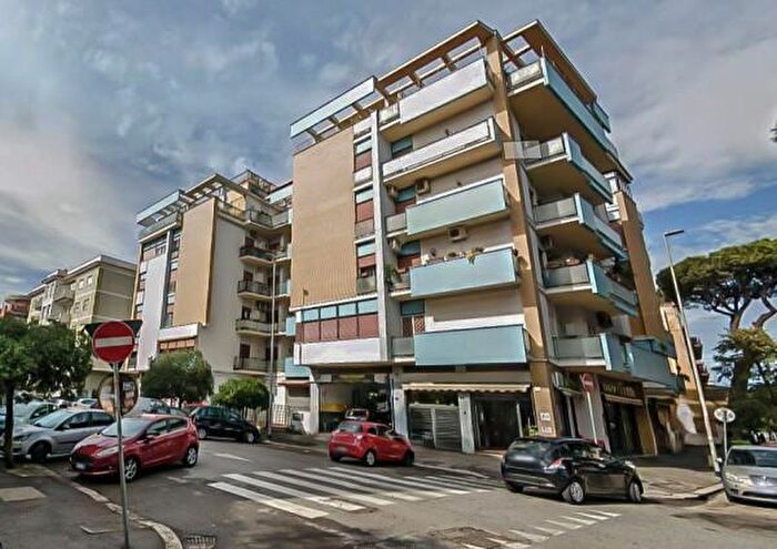 Appartamento con 6 locali in vendita in Via Ferdinando Acton, Roma