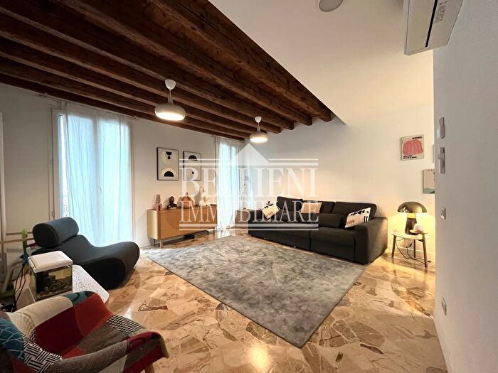 Appartamento con 5 locali in vendita in Contra Porti, Vicenza