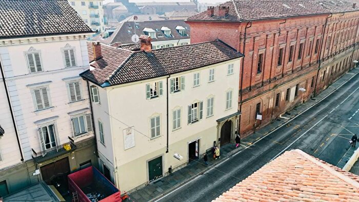 Appartamento trilocale in vendita in Via Palazzo di Città Chieri, Chieri