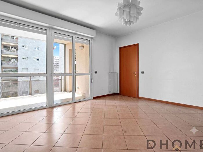 Appartamento trilocale in affitto in Via Savona Milano MI Italia, Giambellino, Milano