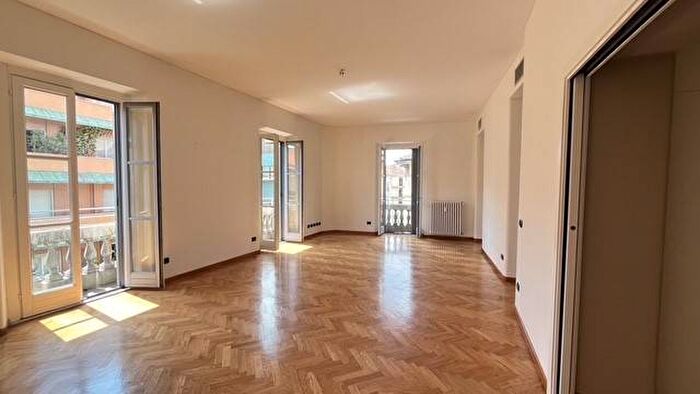 Appartamento con 6 locali in affitto in Via Ariberto, Corso Genova, Milano