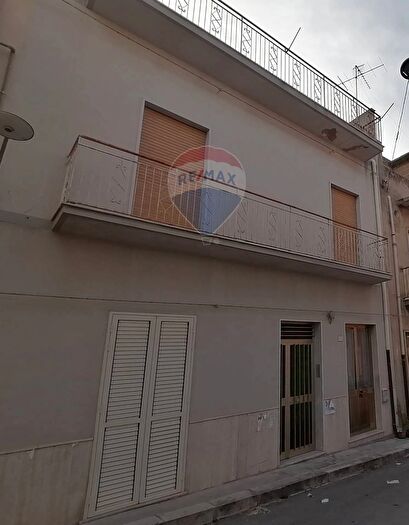 Casa con 7 locali in vendita in Via Ricasoli, Comiso