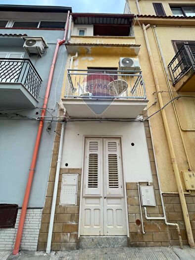 Casa quadrilocale in vendita in Via Genova, Trappeto