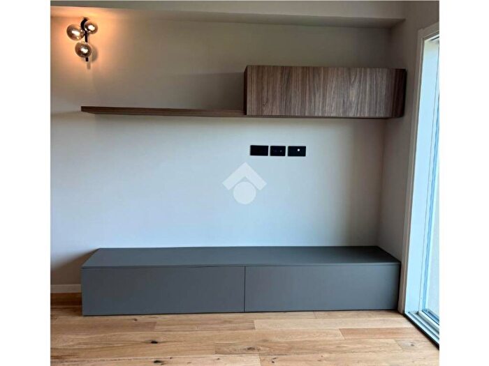 Appartamento trilocale in affitto in Via Giuseppe Guerzoni, Dergano, Milano