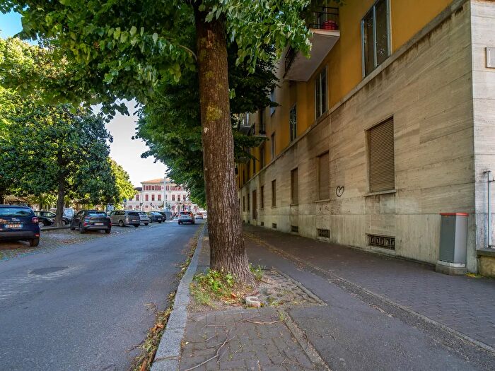 Appartamento con 6 locali in vendita in Viale Osacca, Parma
