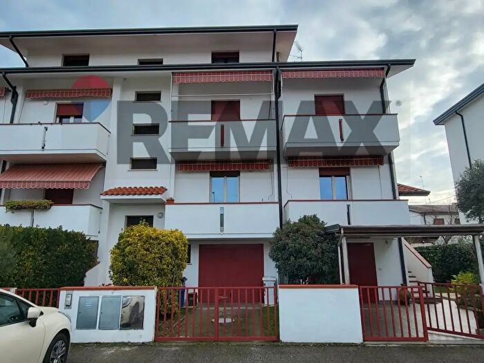 Appartamento con 6 locali in vendita in Via Gramsci, Occhiobello