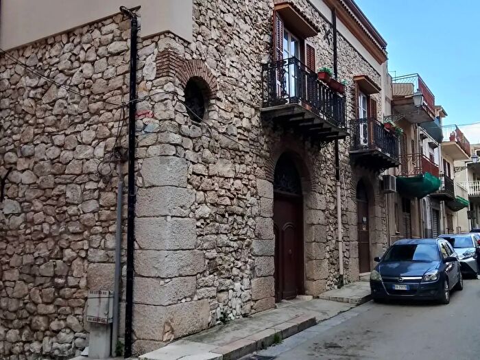 Casa con 7 locali in vendita in Via Vittorio Emanuele, San Giuseppe Jato