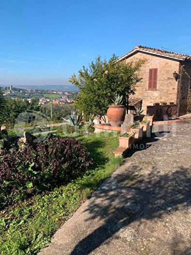 Casa con 5 locali in vendita in Via dellAcquedotto, Bettona