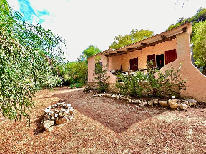 Casa con 5 locali in vendita in Aglientu