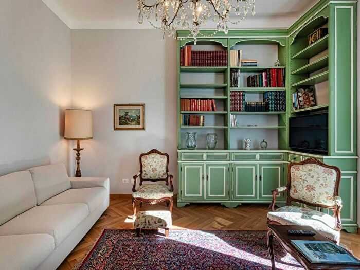 Appartamento trilocale in affitto in Via Flora, Albaro, Genova