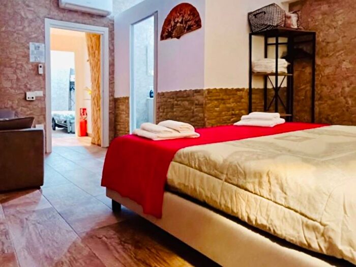 Appartamento trilocale in vendita in Via San Paolo, Centro Storico, Napoli