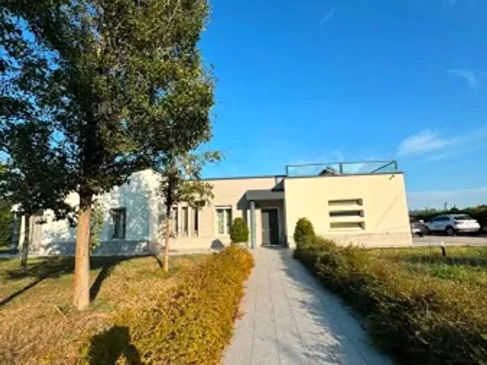Casa con 6 locali in vendita in Via Marco Emilio Lepido, Bologna