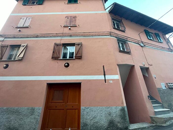 Appartamento trilocale in affitto in Via San Martino, Vigo, Ceranesi