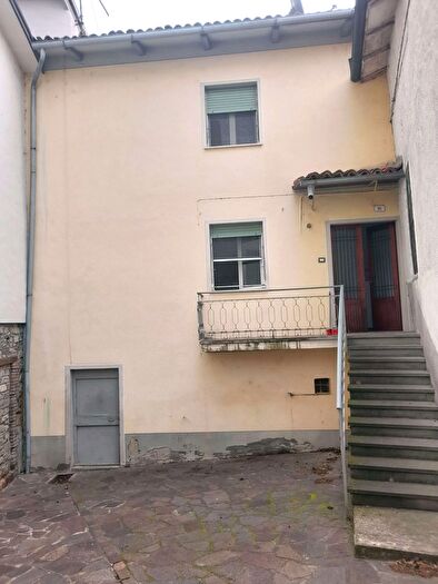 Casa quadrilocale in vendita in Roncovetro, Canossa