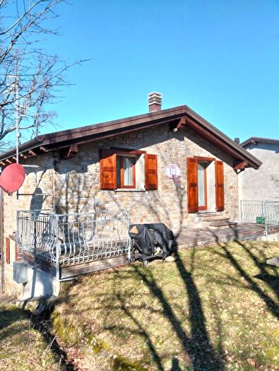 Casa trilocale in vendita in Via Cerrete San Benedetto Val di Sambro, San Benedetto Val Di Sambro