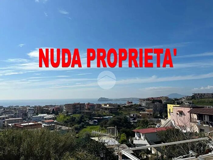 Appartamento quadrilocale in vendita in Via Filomarino, Monte Di Procida