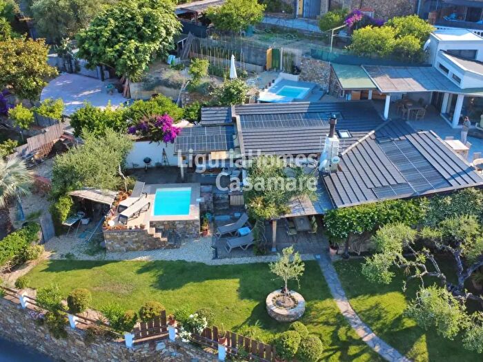 Casa con 9 locali in vendita in Strada Riveure, Imperia