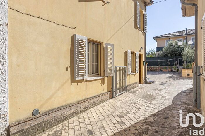 Casa con 8 locali in vendita in Via SBiagio, Filottrano