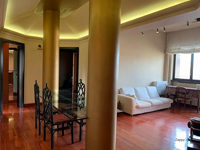 Appartamento trilocale in affitto in Piazza Gaetano Filangieri, Milano