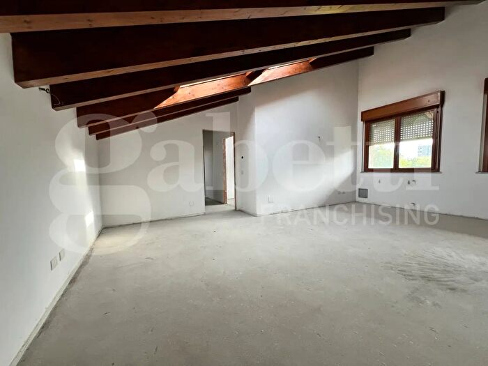 Appartamento quadrilocale in vendita in Via Europa, Turbigo