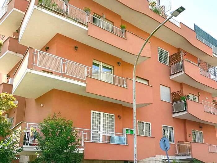 Appartamento bilocale in affitto in Via Monte Maloia, Città Giardino, Roma