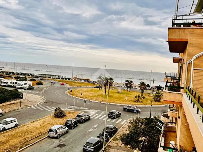 Appartamento con 5 locali in vendita in Viale della Vittoria, Roma