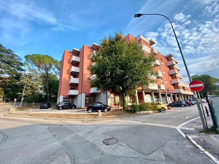 Appartamento con 8 locali in vendita in Via Filippo Turati, Fabriano