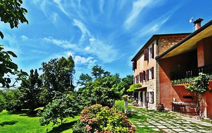 Casa con 18 locali in vendita in Castelcucco Via Ru, Montebelluna