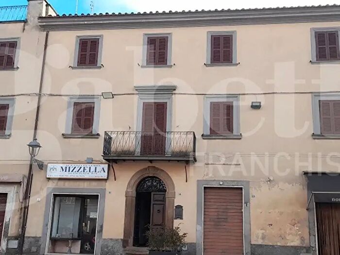 Appartamento con 6 locali in vendita in Via Canale, Manziana
