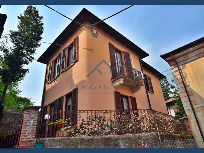 Casa trilocale in vendita in Via Roma, Mercallo
