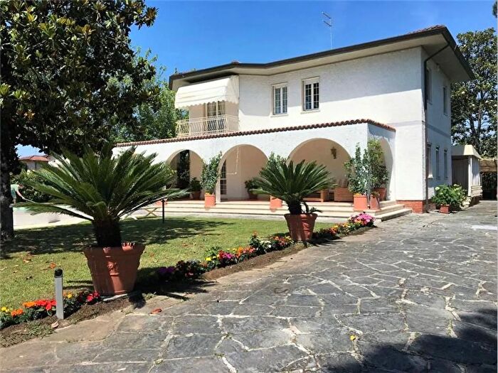 Casa con 5 locali in vendita in Via Ammiraglio Morin a, Forte Dei Marmi