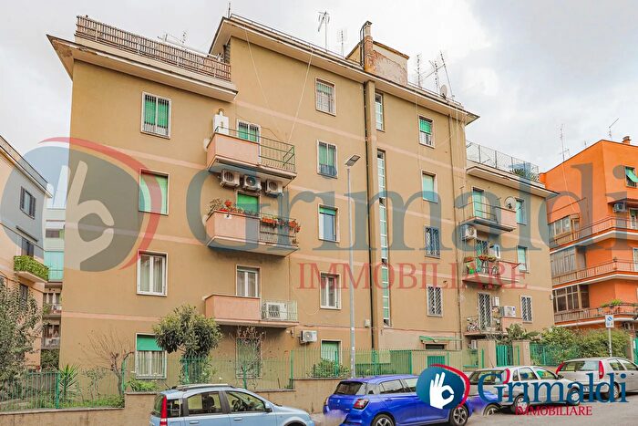 Appartamento trilocale in vendita in Via delle Fresie, Roma