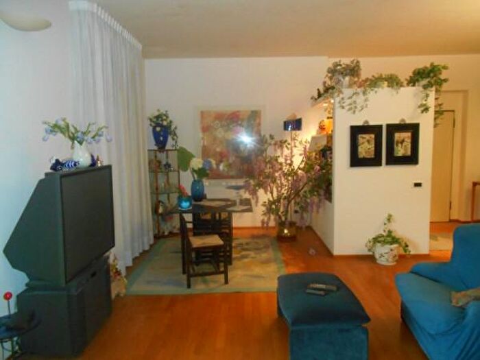 Appartamento con 6 locali in vendita in Verdi, Jesi