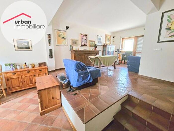 Casa con 6 locali in vendita in Via Cerri, LAquila