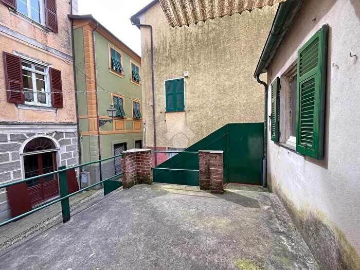 Casa con 5 locali in vendita in Via Umberto I, Cicagna