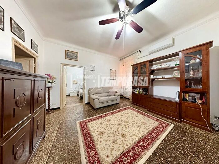 Appartamento quadrilocale in vendita in Vico Erminio, Genova