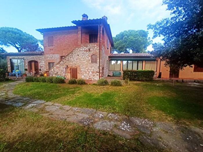 Casa con 6 locali in vendita in Via Roma, Castiglione Del Lago