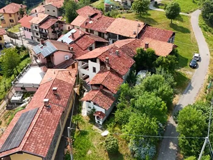 Casa quadrilocale in vendita in Via Acquadro Robello b, Pralungo