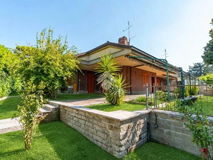 Casa con 6 locali in vendita in Villa in Bifamiliare Viale Vittorio Veneto, Grottaferrata