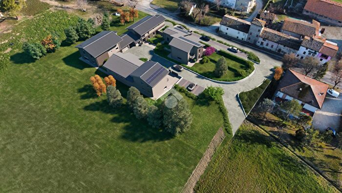 Casa quadrilocale in vendita in Via Prospero Martelli, Vezzano Sul Crostolo