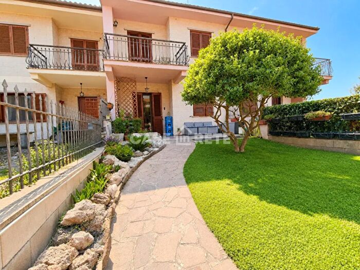 Casa con 7 locali in vendita in Via Puglia a, Viterbo