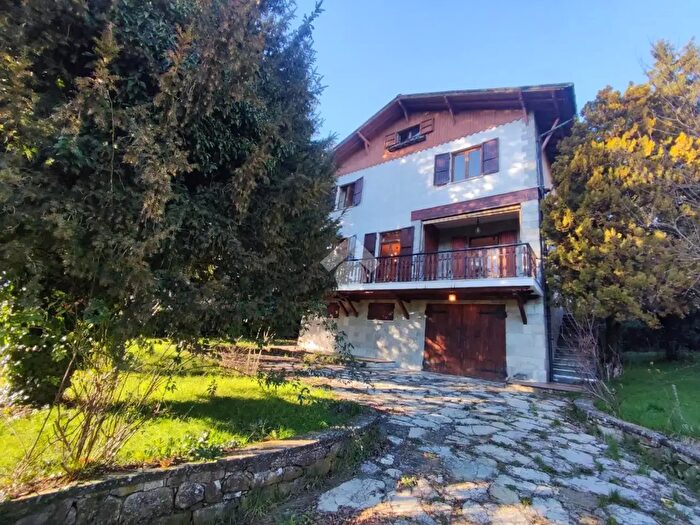 Casa con 9 locali in vendita in Via Seriallo, Casella