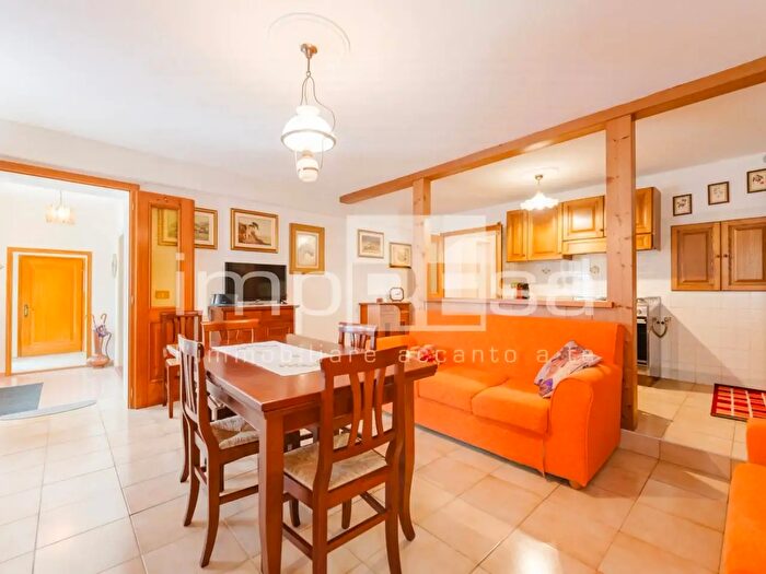 Casa con 10 locali in vendita in Via Vittorio Veneto, Cison Di Valmarino