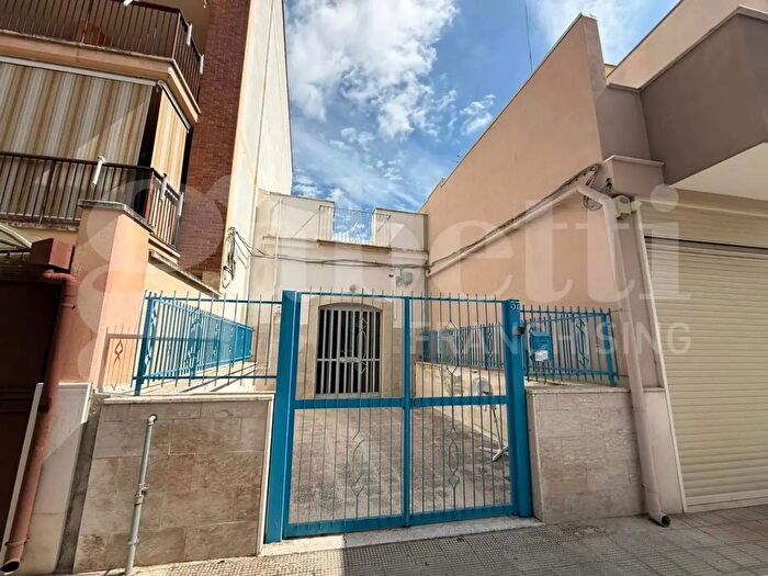 Casa trilocale in vendita in Via Appennini, Andria