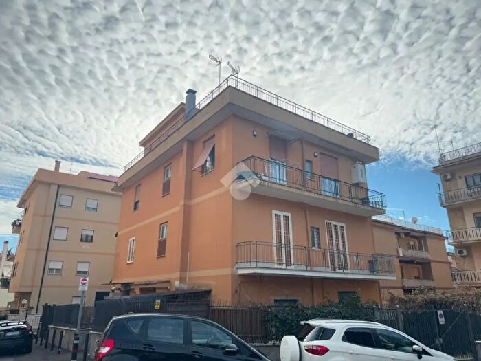 Appartamento trilocale in vendita in Via Edmondo De Amicis, Genzano Di Roma