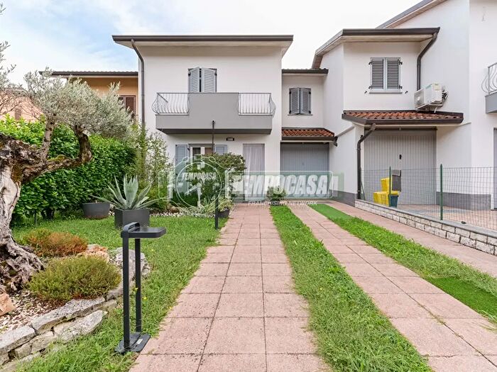 Casa quadrilocale in vendita in Via Statuto a Fino I, Levate