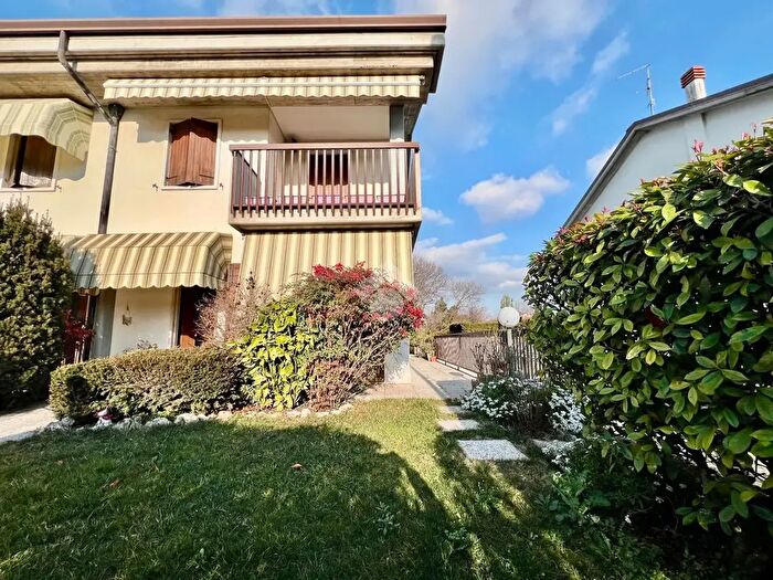 Casa con 5 locali in vendita in Via da Lisca, Verona